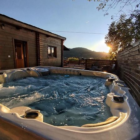בנרס-דה-ביגור Le Chalet Jacuzzi Et Detente 4 Etoiles מראה חיצוני תמונה