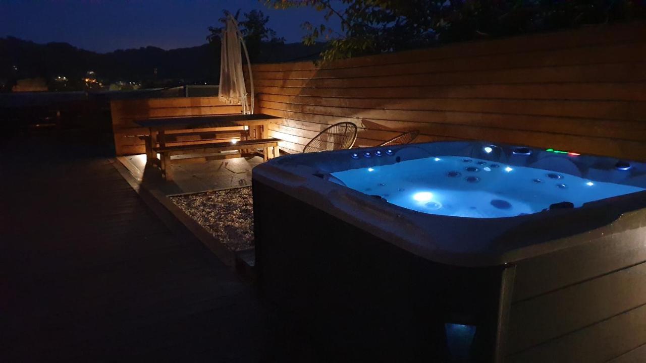 בנרס-דה-ביגור Le Chalet Jacuzzi Et Detente 4 Etoiles מראה חיצוני תמונה